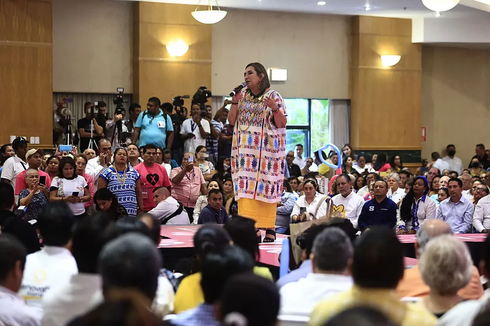 Xóchitl Gálvez durante un acto con simpatizantes en Acapulco. DAVID GUZMÁN (EFE) 