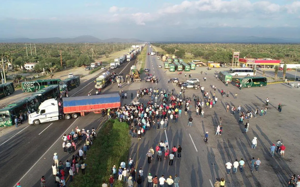 bloqueo-campesinos-carreteras-tamaulipas-veracruz-1_55_0_1158_720