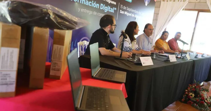 Turismo-cómputadora-835x439 (1)