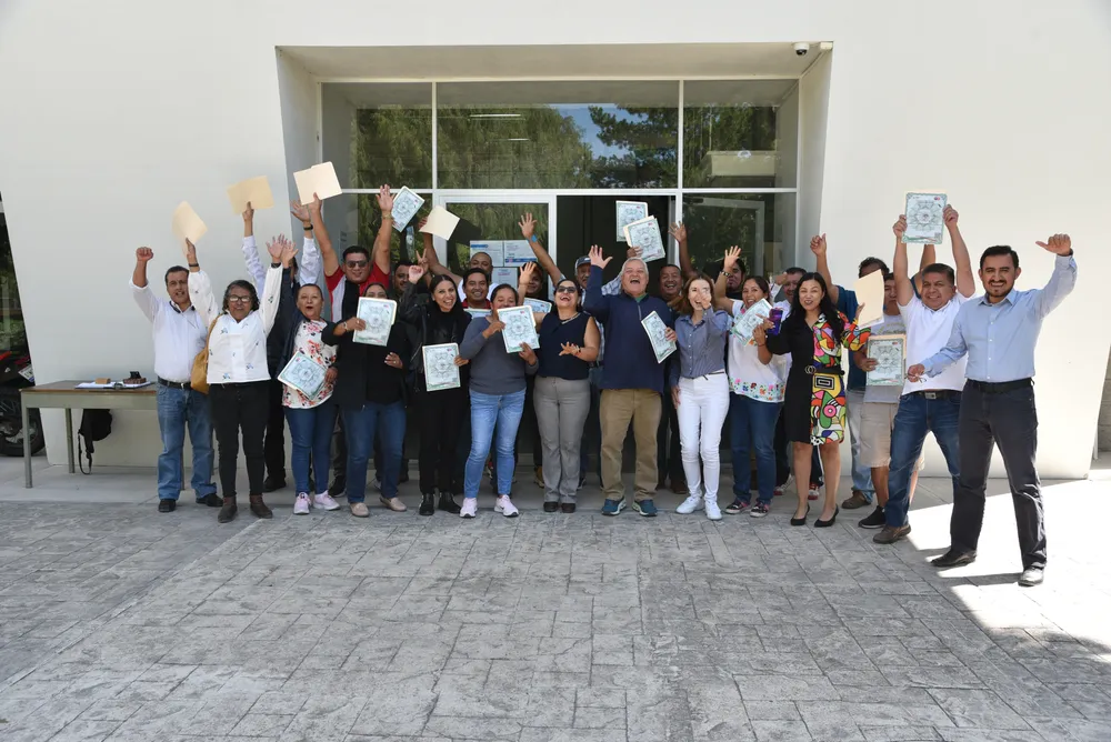 OTORGA IECA 6 MIL BECAS (1)