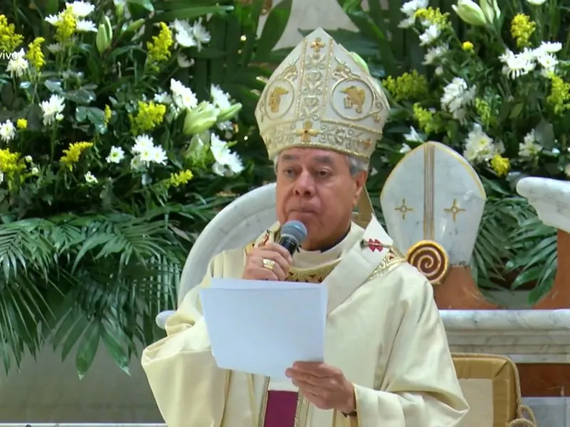 celebran-misa-crismal-con-arzobispo-507566