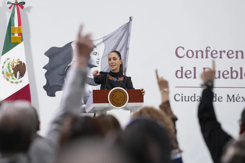 2025-06-20_Conferencia_de_prensa_matutina_-_Palacio_Nacional_03_HC