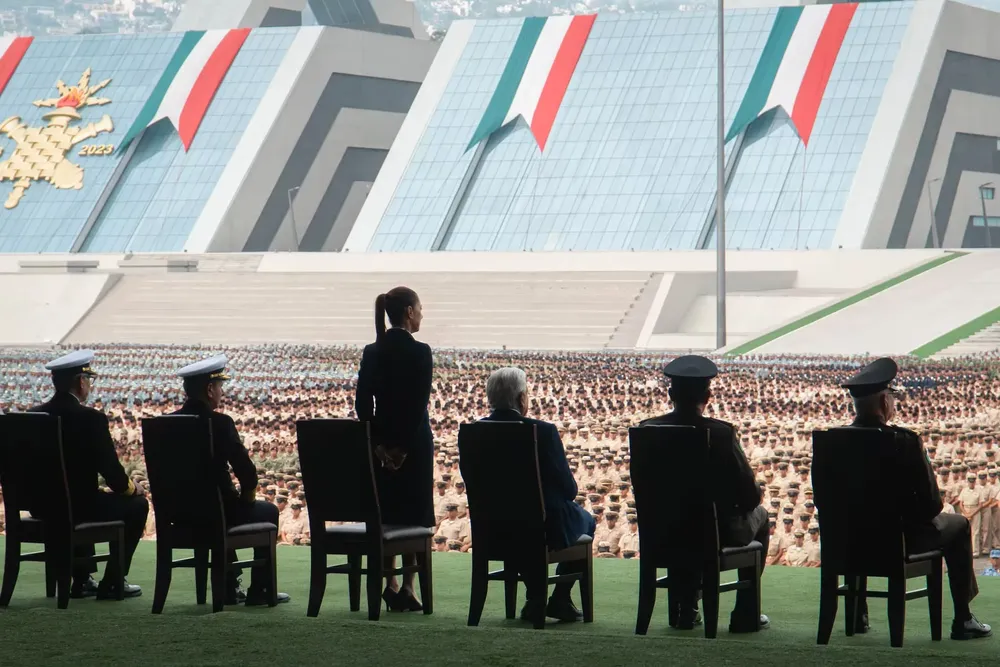 Claudia Sheinbaum en Colegio Militar copia