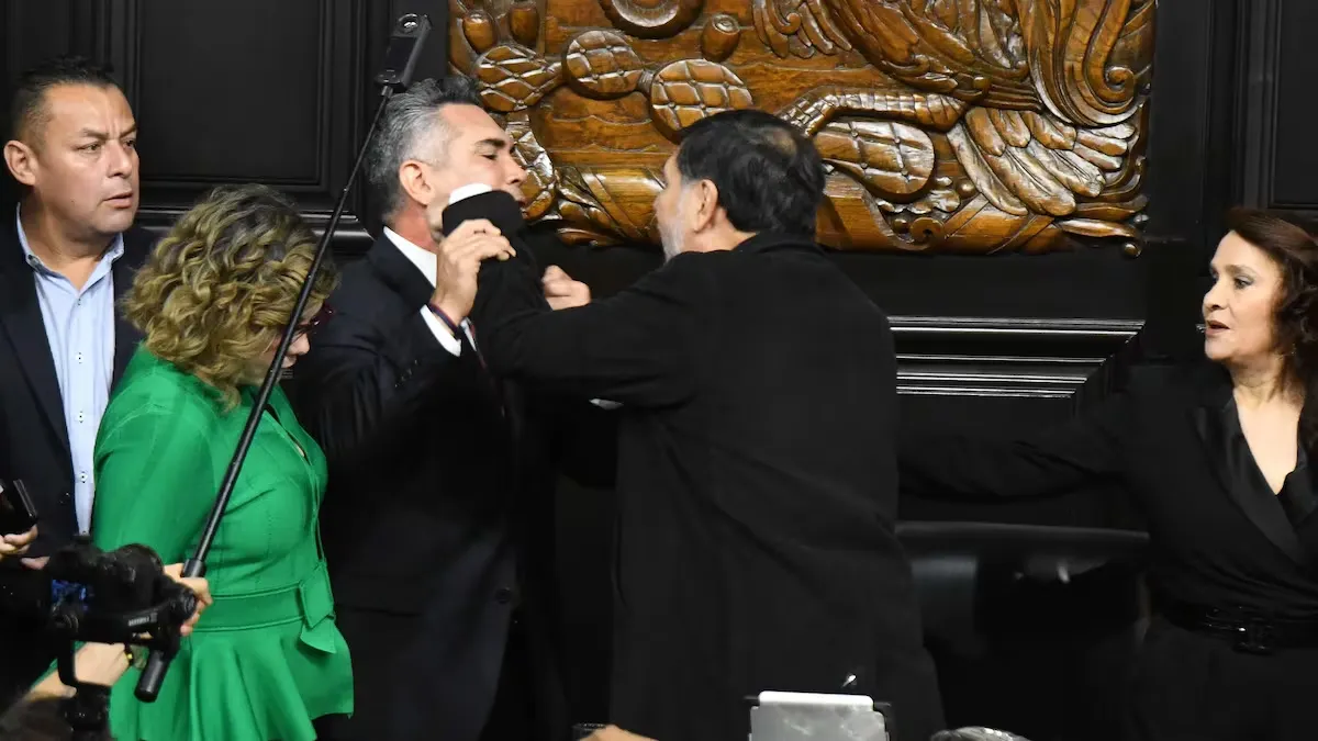 Noroña agrede copia