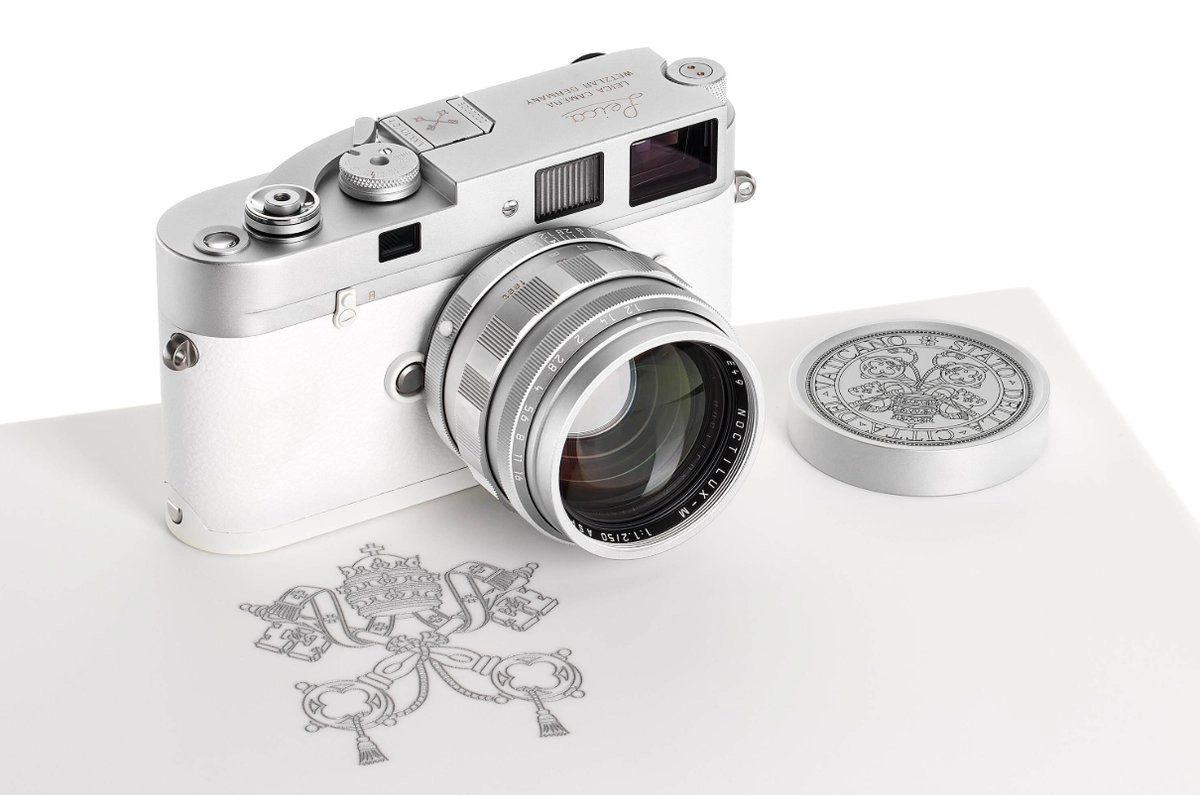 subastan-camara-leica-del-papa