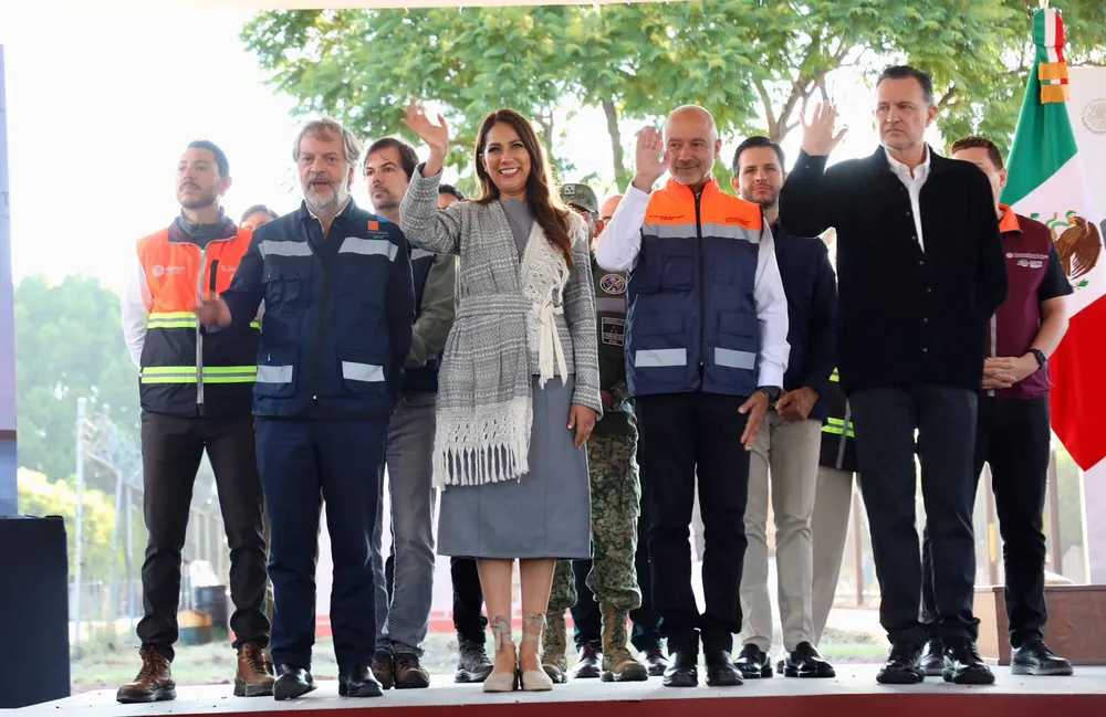 Primera piedra Tren Interurbano 1