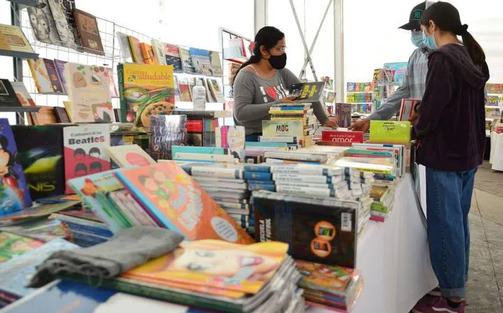 FERIA DEL LIBRO (1)