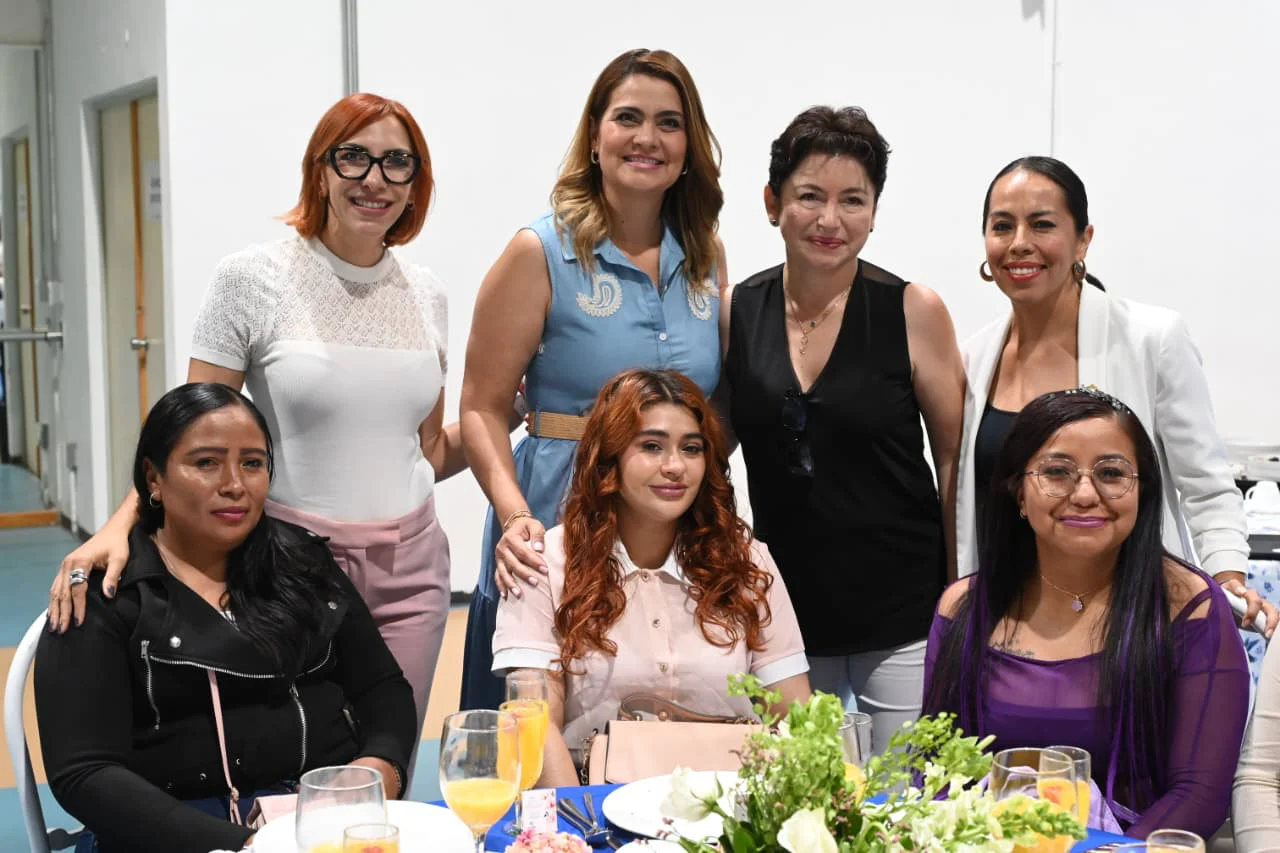 RECONOCEN A MADRES DE FAMILIA DE LA SECRETARÍA DE SEGURIDAD CIUDADANA (7)