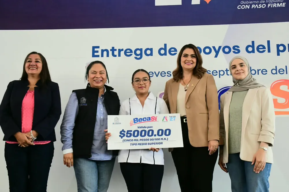 Entrega de Becas Si (6)