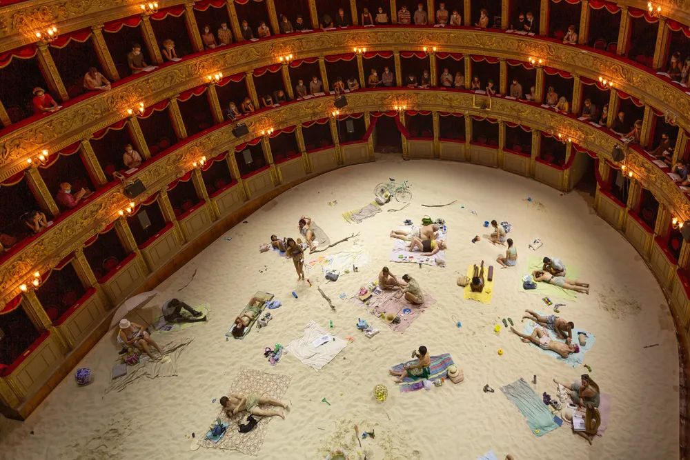 Sun & Sea, opera-performance by Rugilė Barzdžiukaitė, Vaiva Grainytė, Lina Lapelytė at the Teatro Argentina 2021, Rome_ Photography Neon Realism © Courtesy of the artists(1) copia