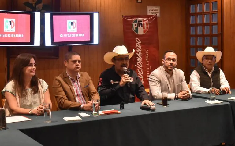 Presenta PRI a precandidatos