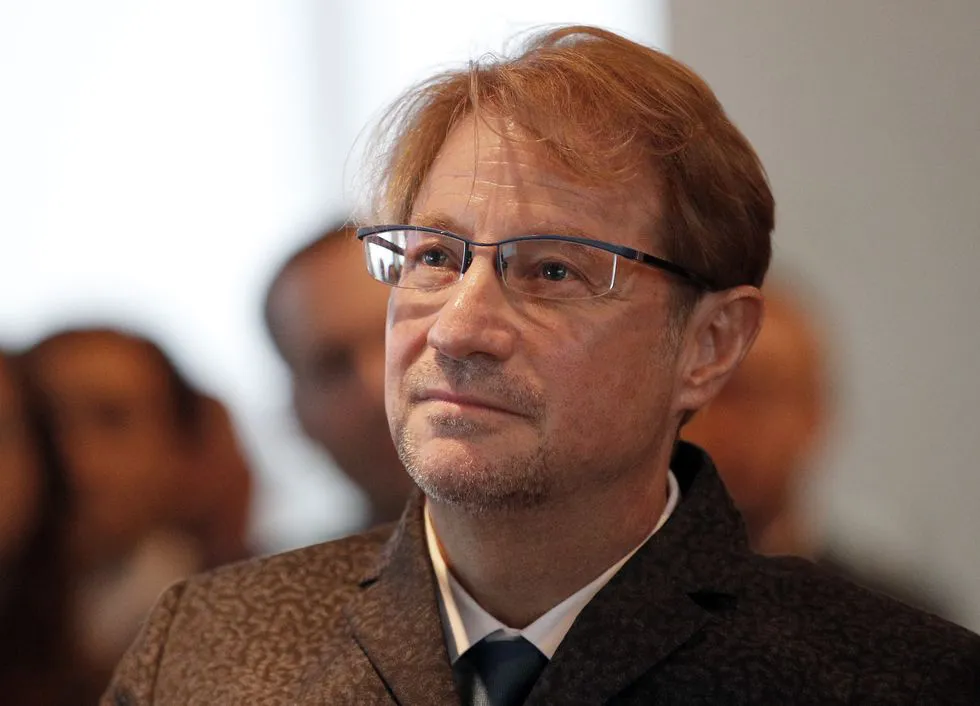 O4XT5A4YORHVRPW4UJ5IZ352VM