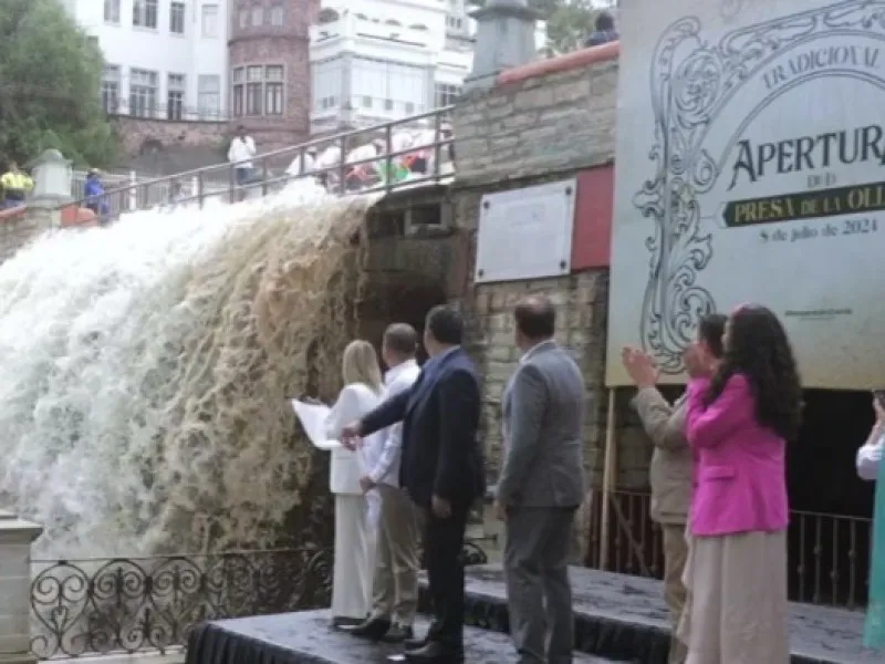 celebran-capitalinos-tradicional-apertura-de-la-presa-de-la-olla-532812