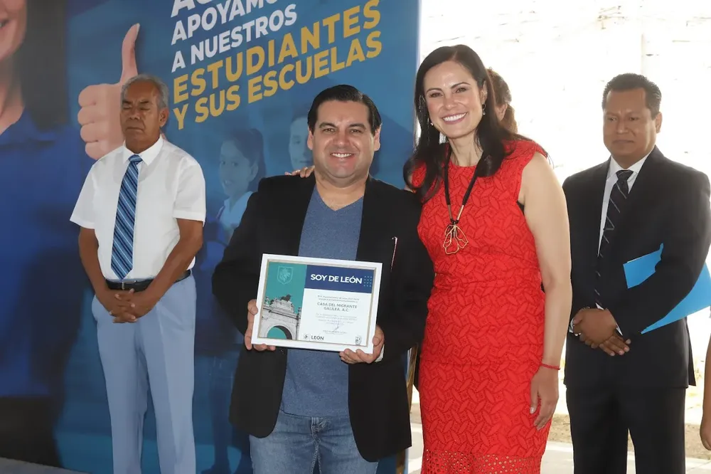 SOY-DE-LEON-CARLOS-ALVAREZ