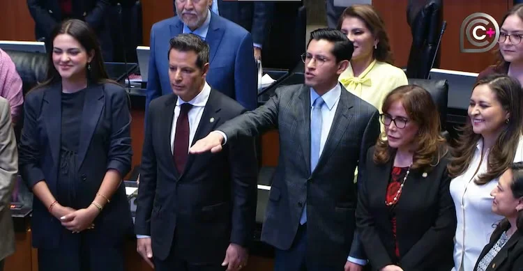 Protesta Roberto Velasco copia