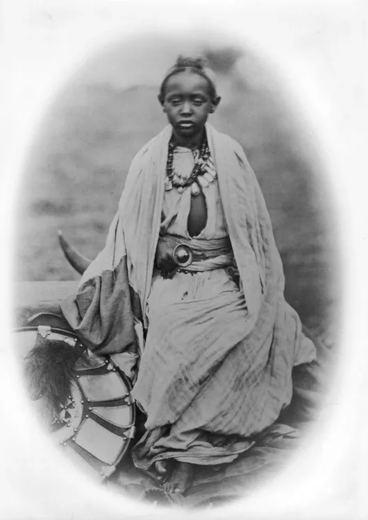 HULTON ARCHIVE (GETTY IMAGES) El príncipe etíope Alemayehu, en una imagen con fecha aproximada de 1868. 