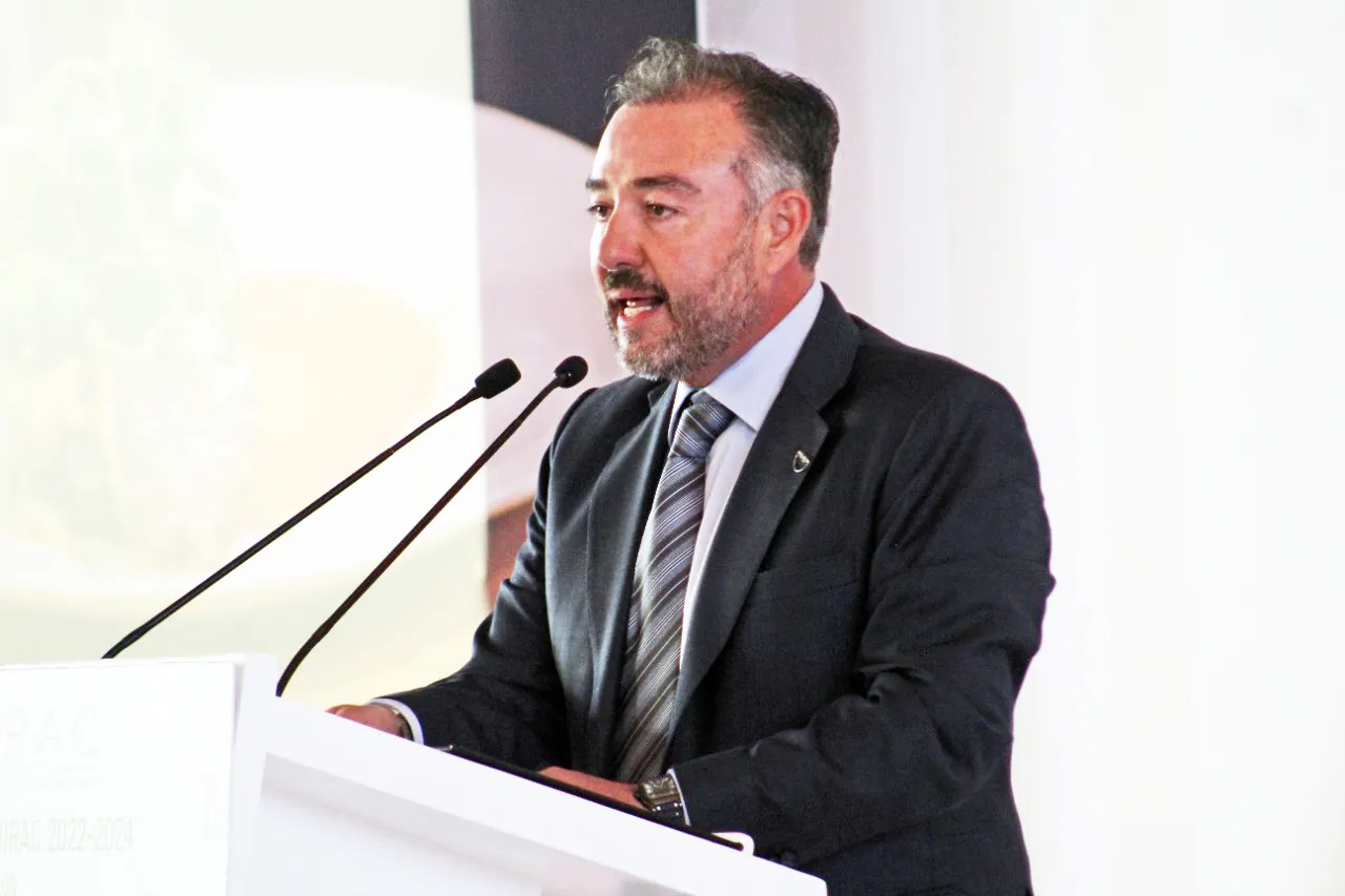 Manuel_Bribiesca_se_comprometió_con_la_industria_restaurantera_a_fortalecer_la_cámara