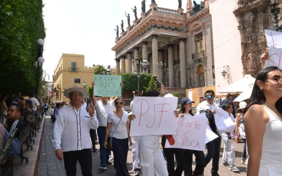 Manifestantes del Poder Judicial