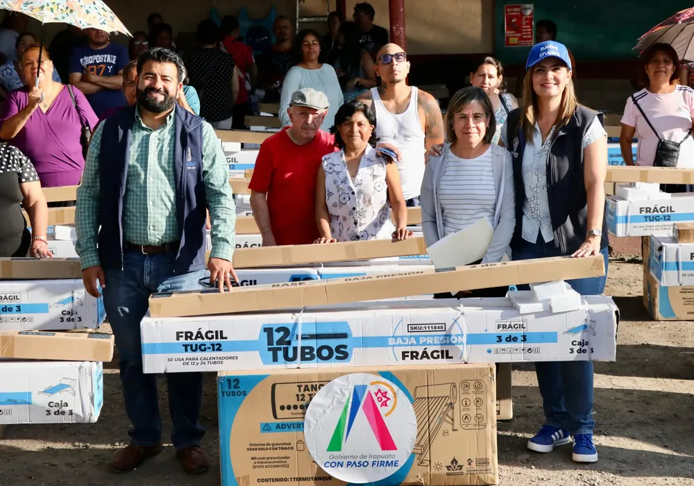 Entrega-de-calentadores-solares-2-scaled