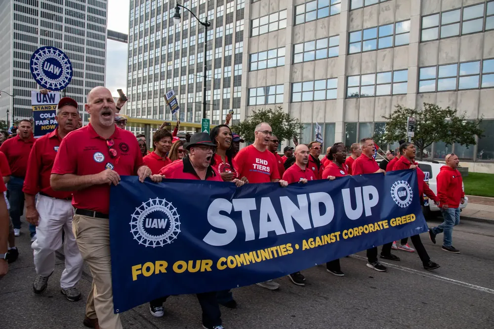 19uaw-zpmg-superJumbo