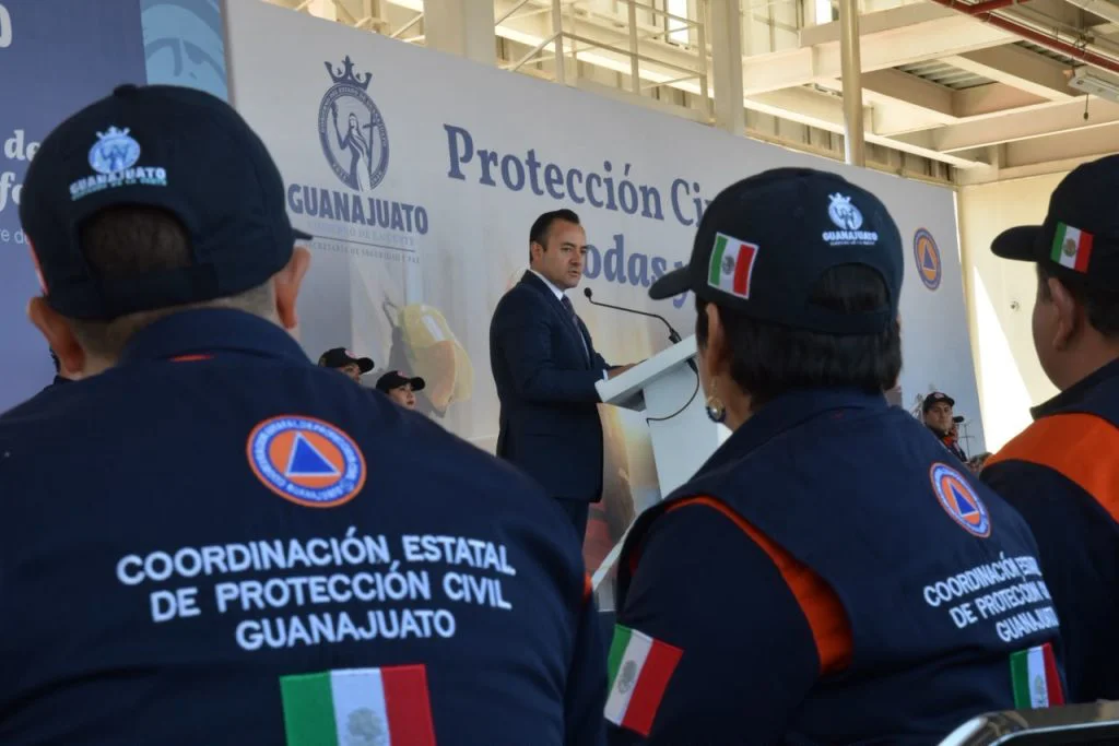 Recibe-Coordinacion-Estatal-de-Proteccion-Civil-unidades-y-uniformes-03-1024x683