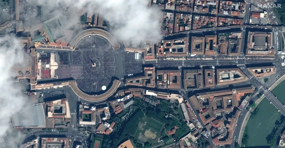 Foto Satelital funeral del PAPA copia