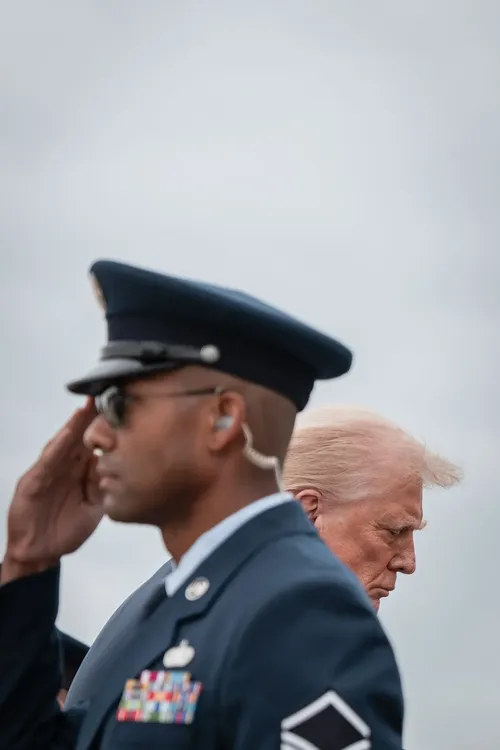 00dc-cartels-01-whpg-superJumbo