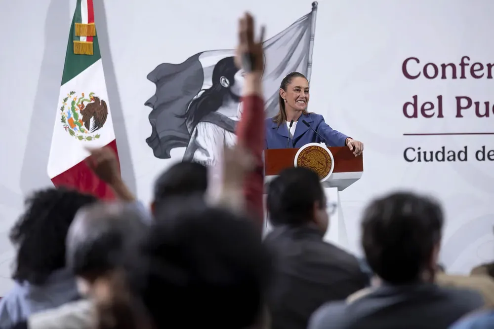 2025-10-06_Conferencia_de_prensa_matutina_-_Palacio_Nacional_19_JCB