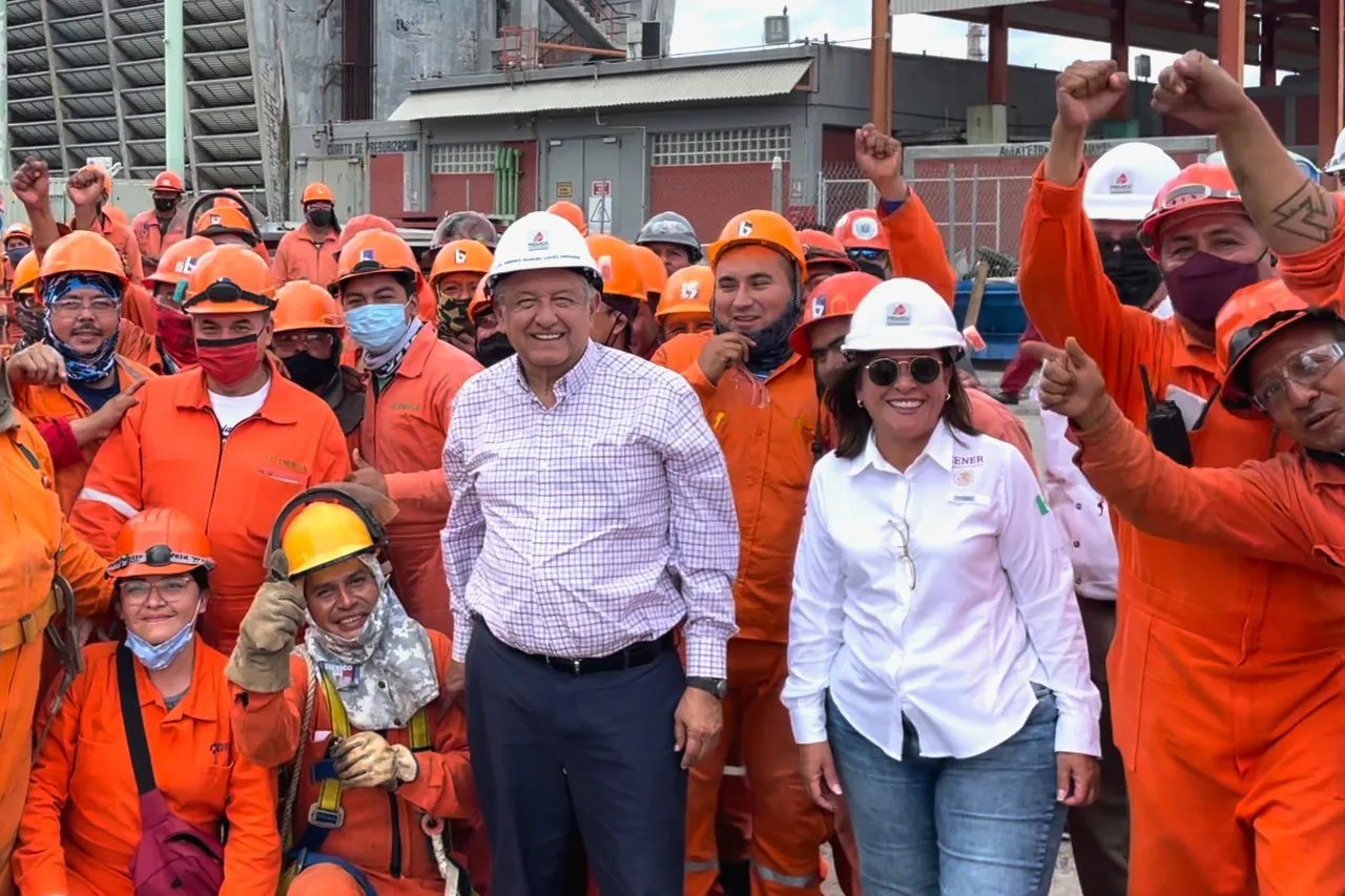 25-09-21-Presidente-supervisa-modernizacion-y-construccion-de-refinerias-de-Pemex