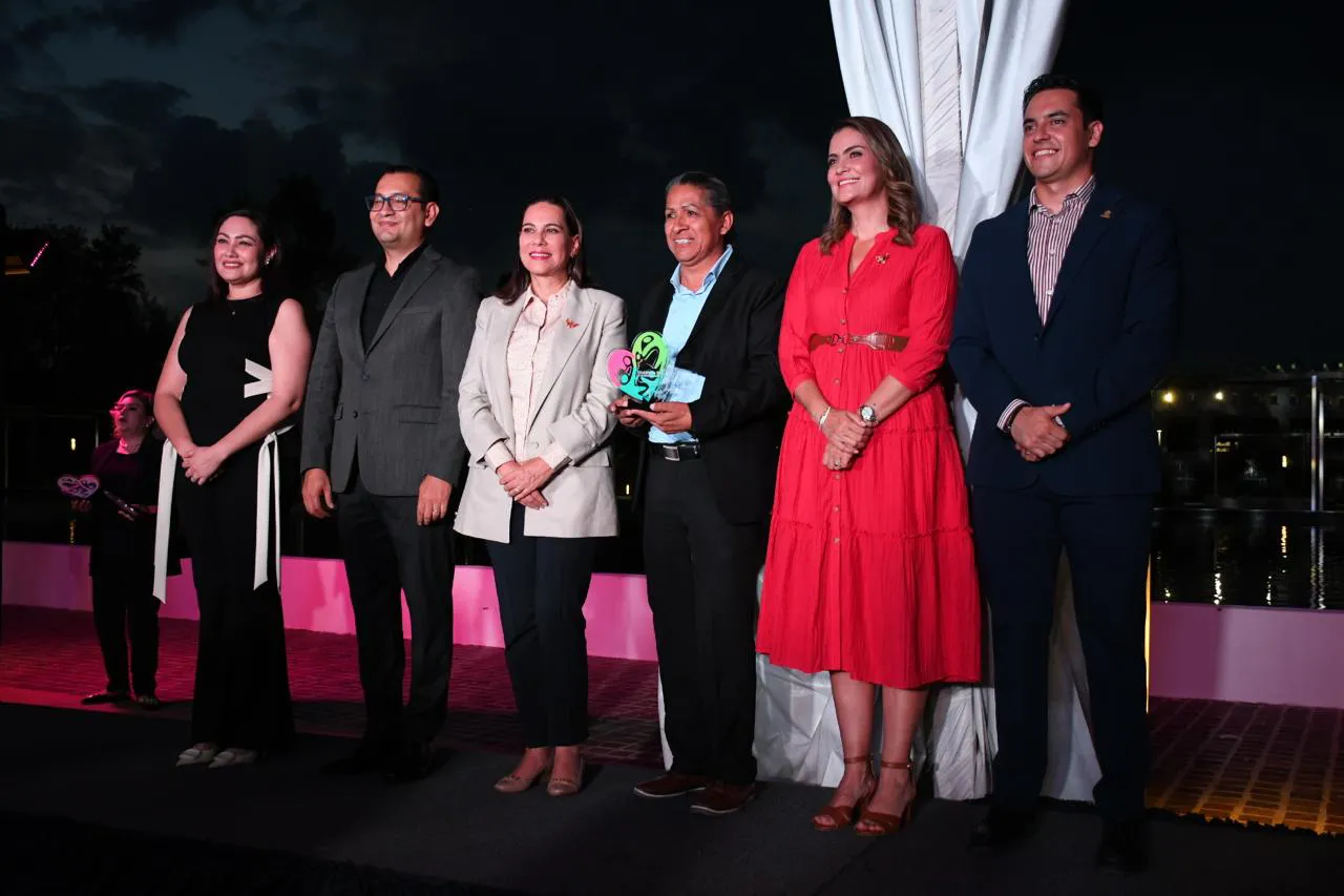 RECONOCEN-COMPROMISO-SOCIAL-CON-ENTREGA-DE-DISTINTIVO-IRAPUATO-imagen-5