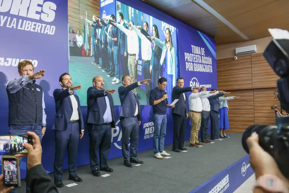 Toma de protesta de los 9