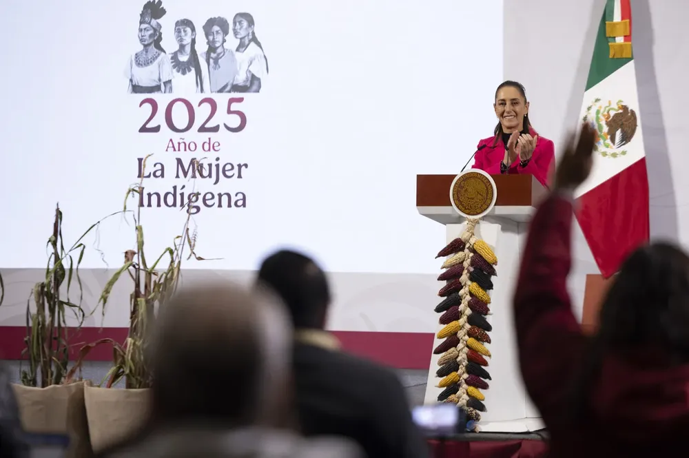 2025-11-13_Conferencia_de_prensa_matutina_-_Palacio_Nacional_07_GM